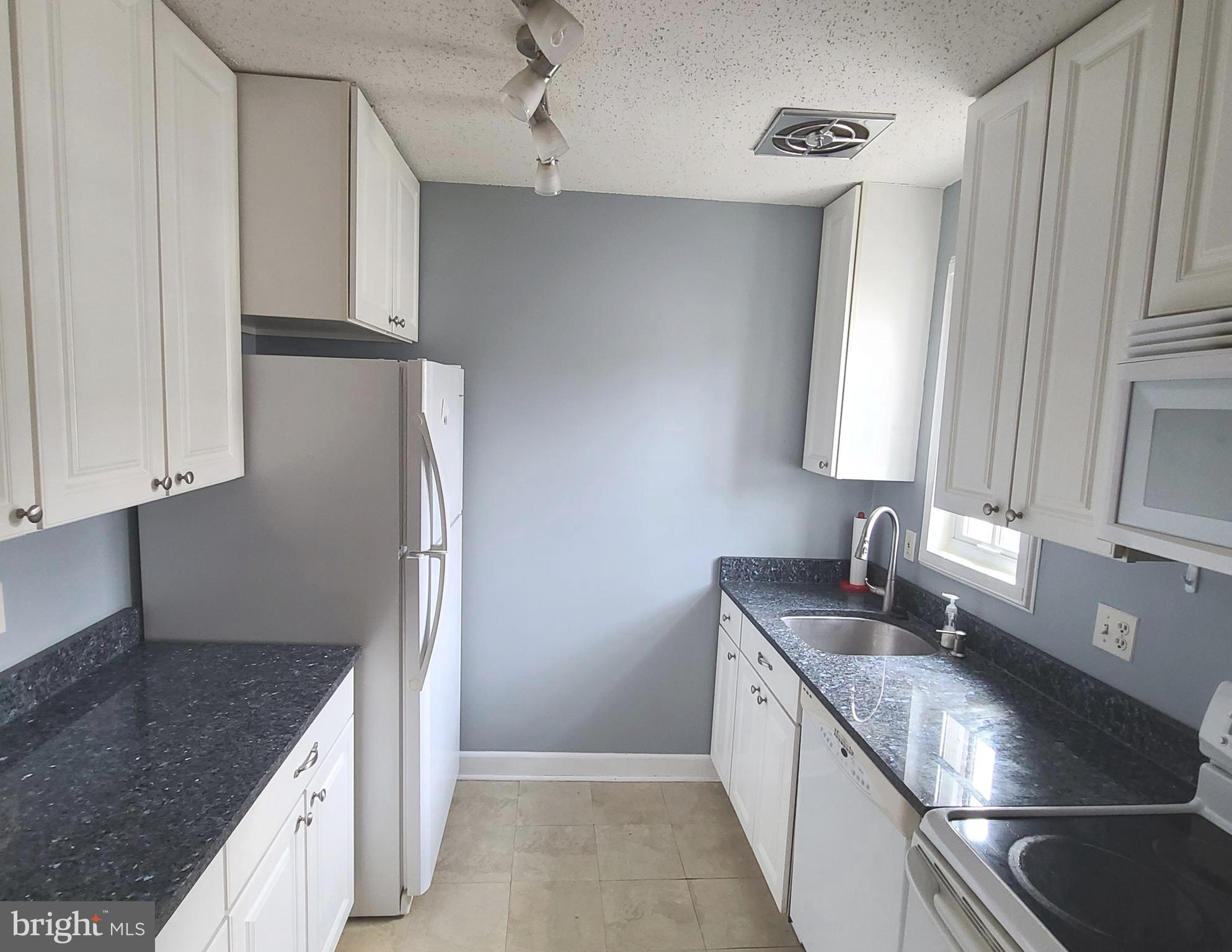 1708 W ABINGDON DRIVE 302