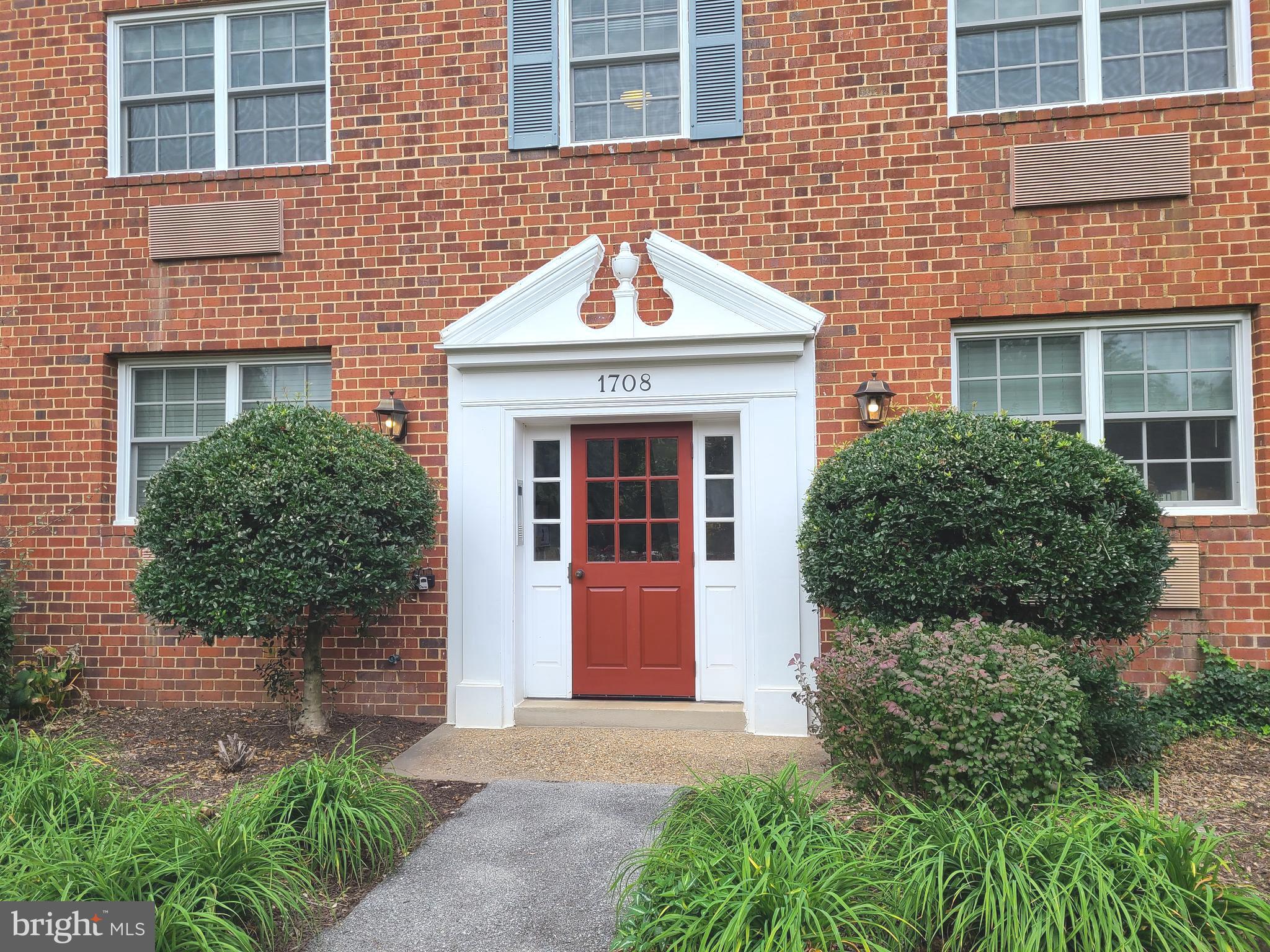 1708 W ABINGDON DRIVE 302