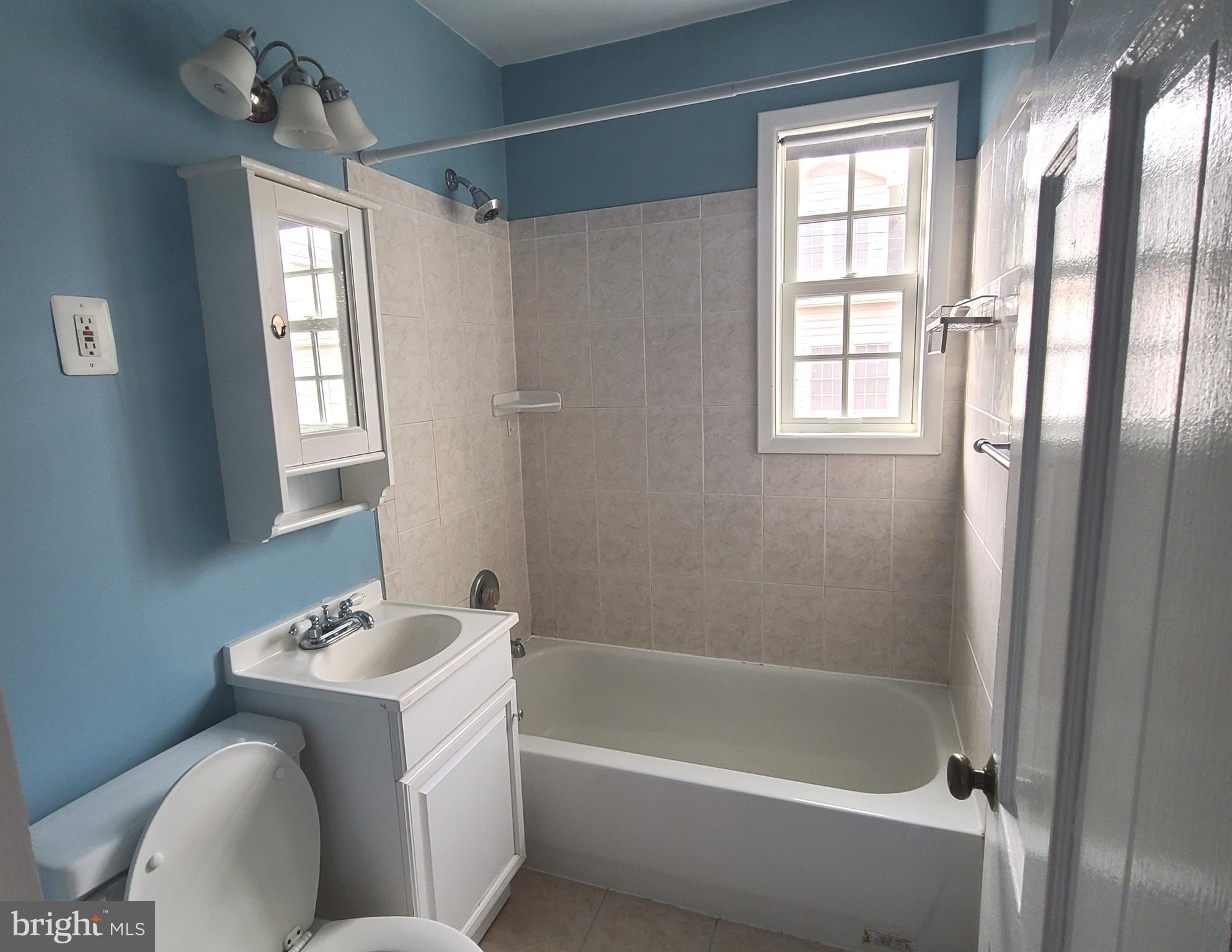 1708 W ABINGDON DRIVE 302