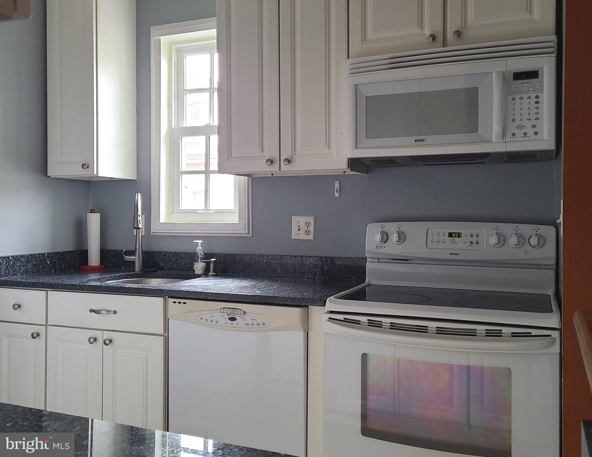 1708 W ABINGDON DRIVE 302