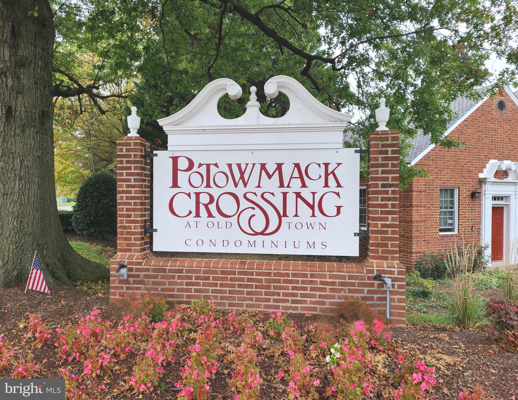 1708 W ABINGDON DRIVE 302