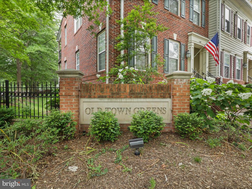 1604 HUNTING CREEK DRIVE B B