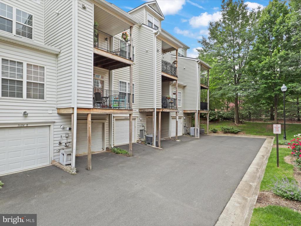 1604 HUNTING CREEK DRIVE B B