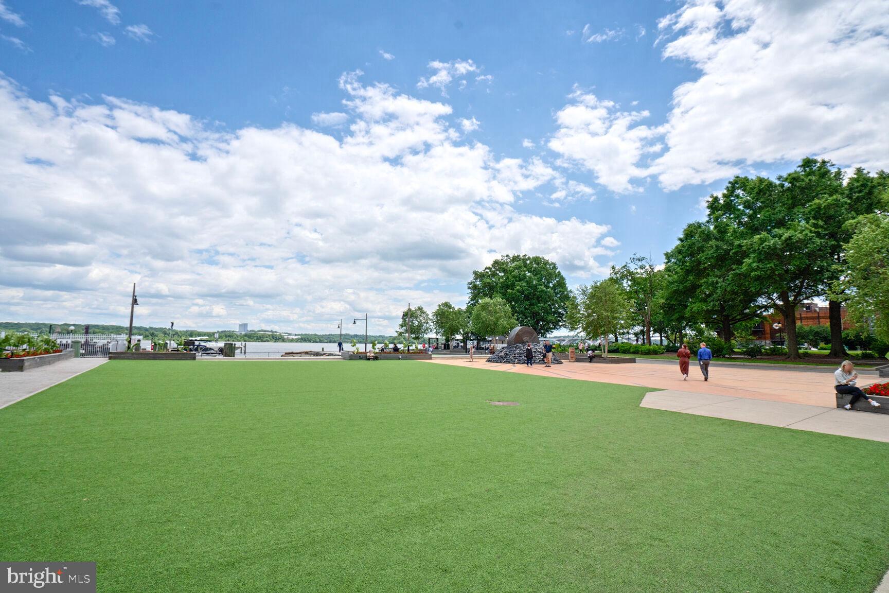 545 E BRADDOCK ROAD 601