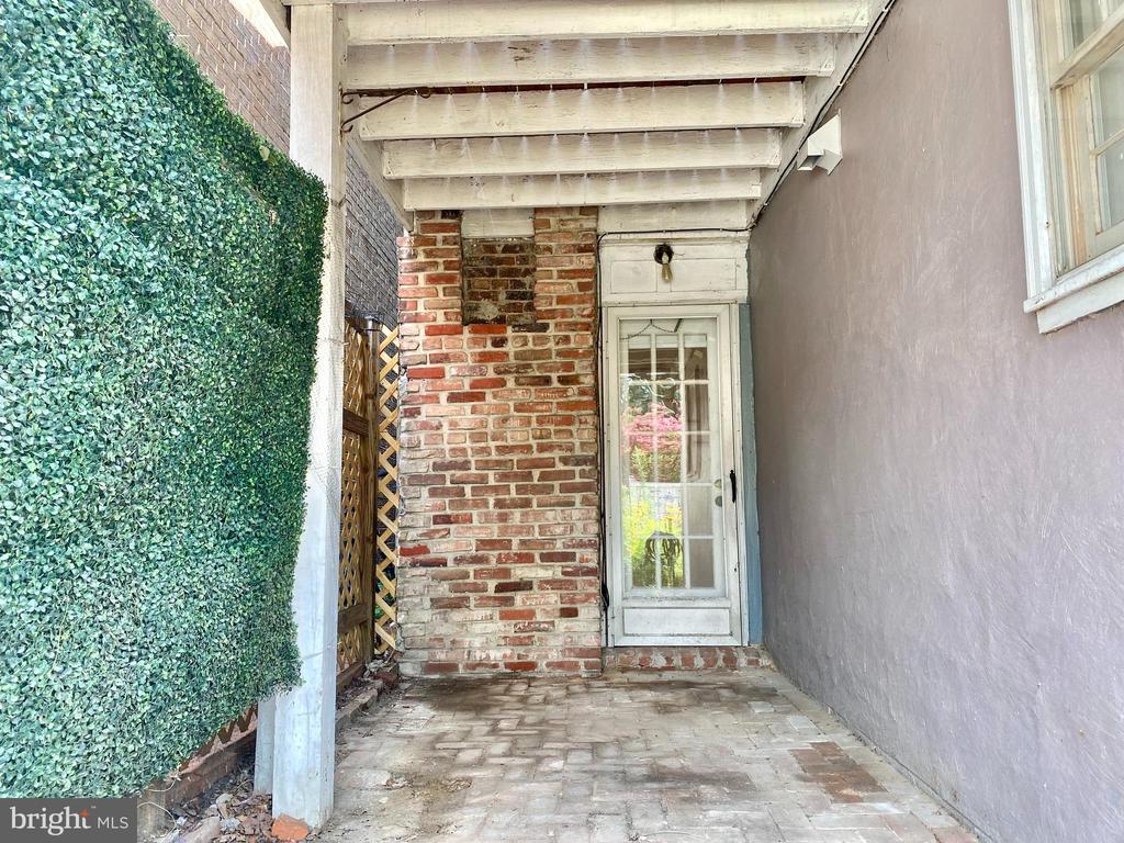 902 FRANKLIN STREET