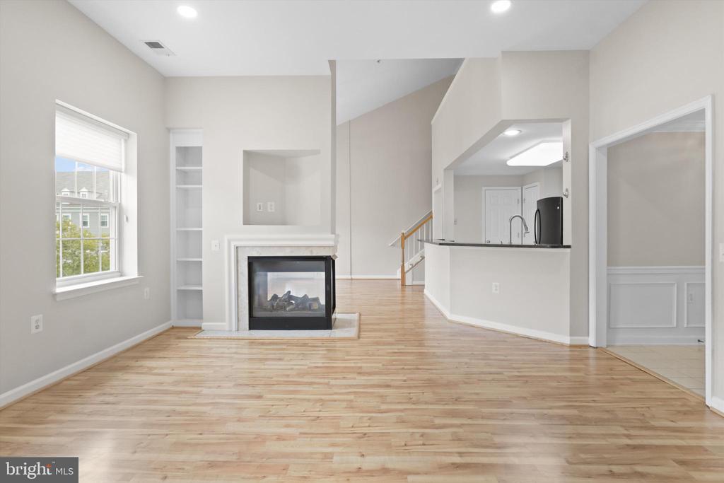 1404 ROUNDHOUSE LANE 503