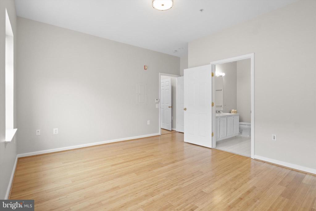 1404 ROUNDHOUSE LANE 503