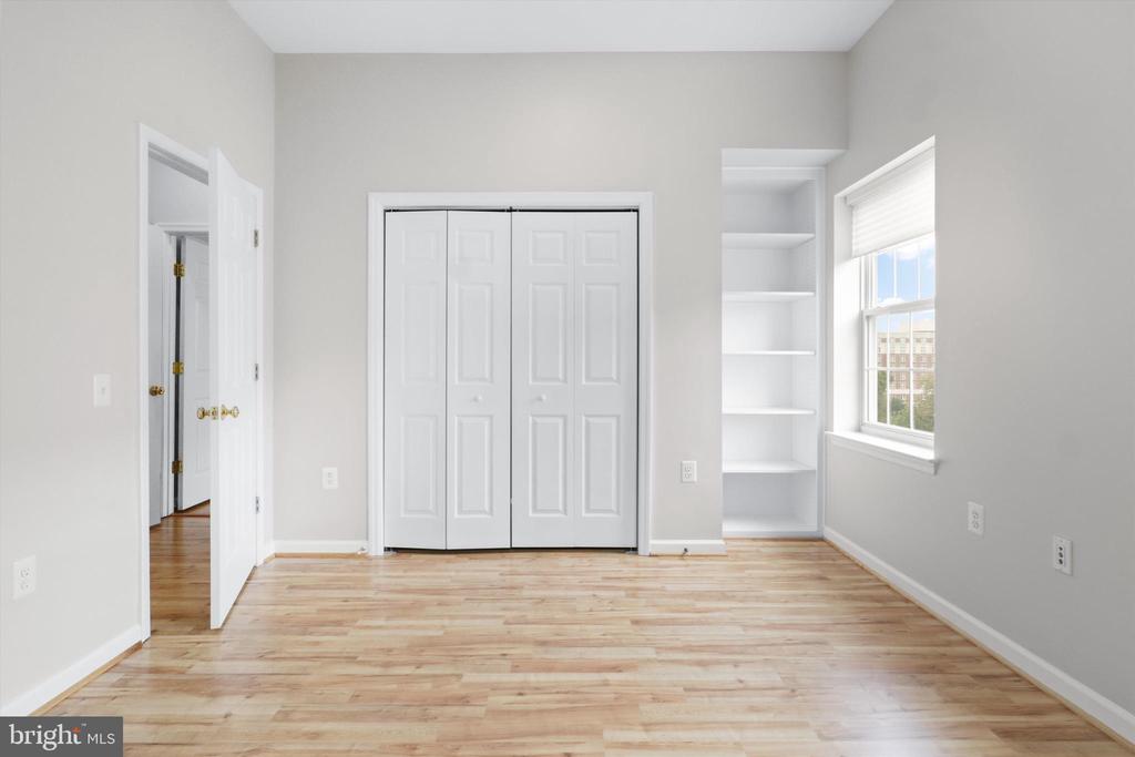 1404 ROUNDHOUSE LANE 503