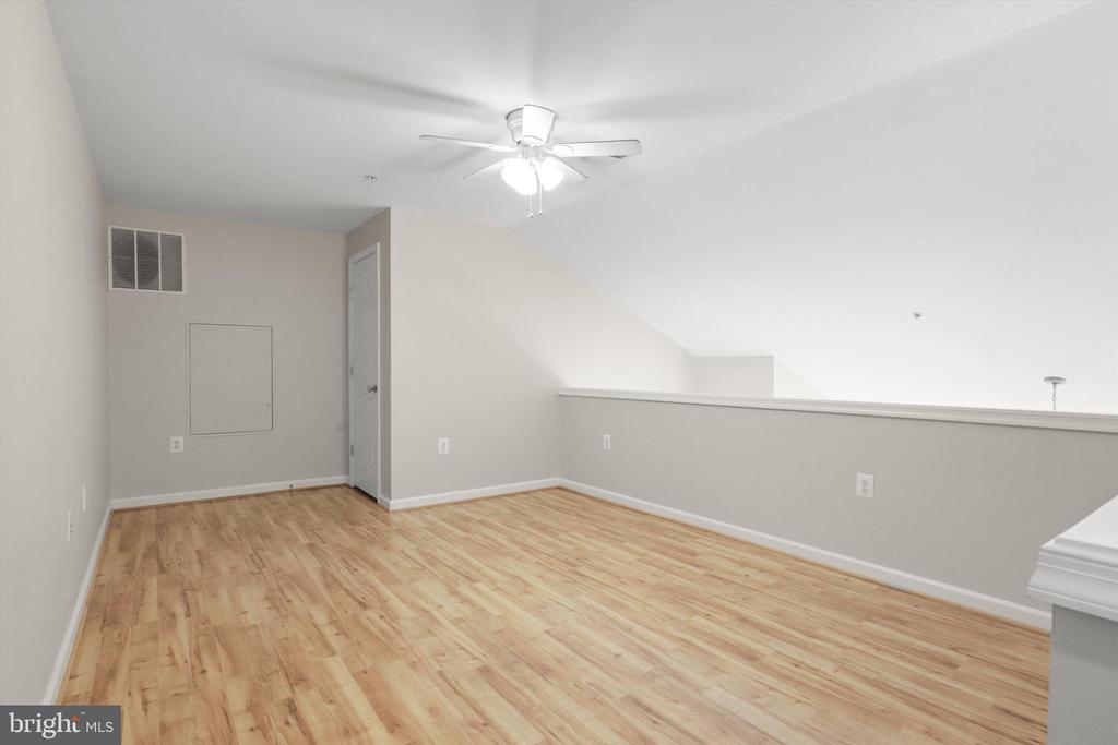 1404 ROUNDHOUSE LANE 503