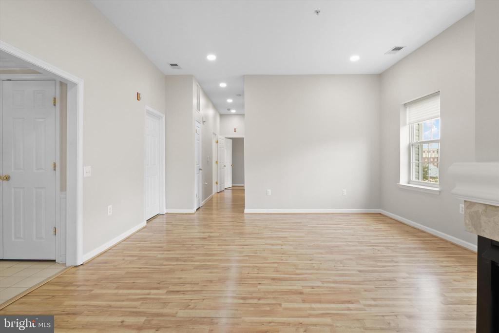 1404 ROUNDHOUSE LANE 503