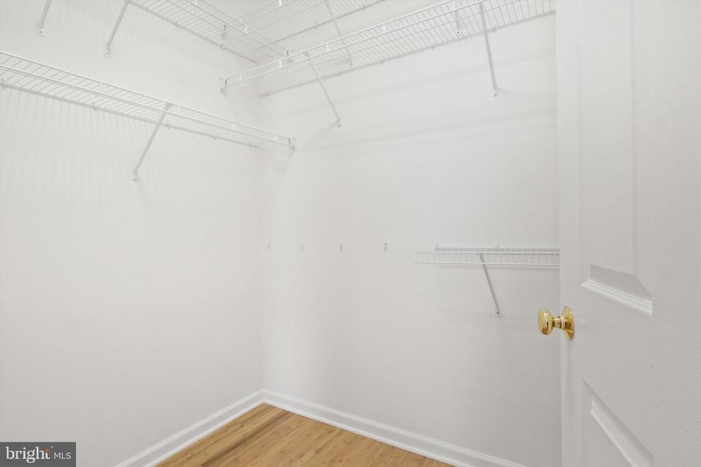1404 ROUNDHOUSE LANE 503
