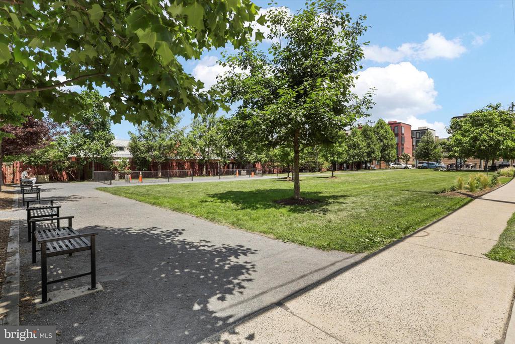 1404 ROUNDHOUSE LANE 503