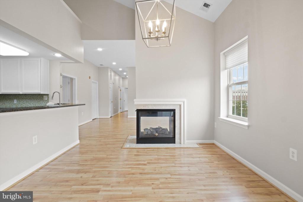 1404 ROUNDHOUSE LANE 503