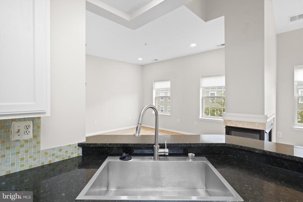1404 ROUNDHOUSE LANE 503