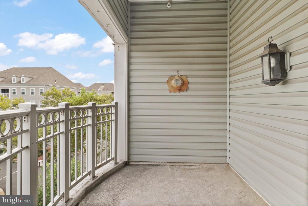 1404 ROUNDHOUSE LANE 503