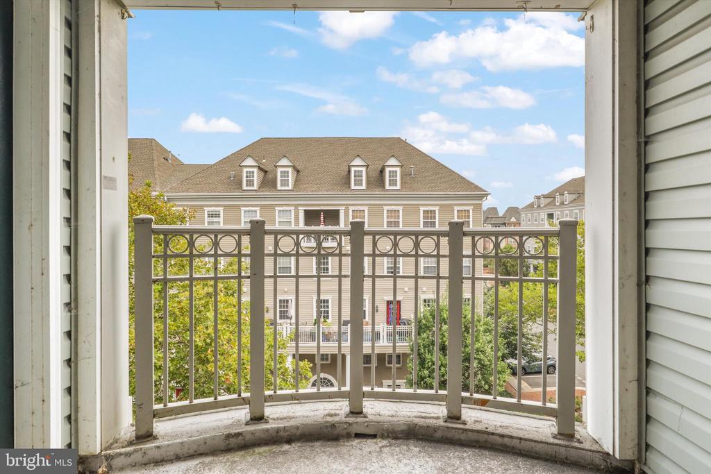 1404 ROUNDHOUSE LANE 503