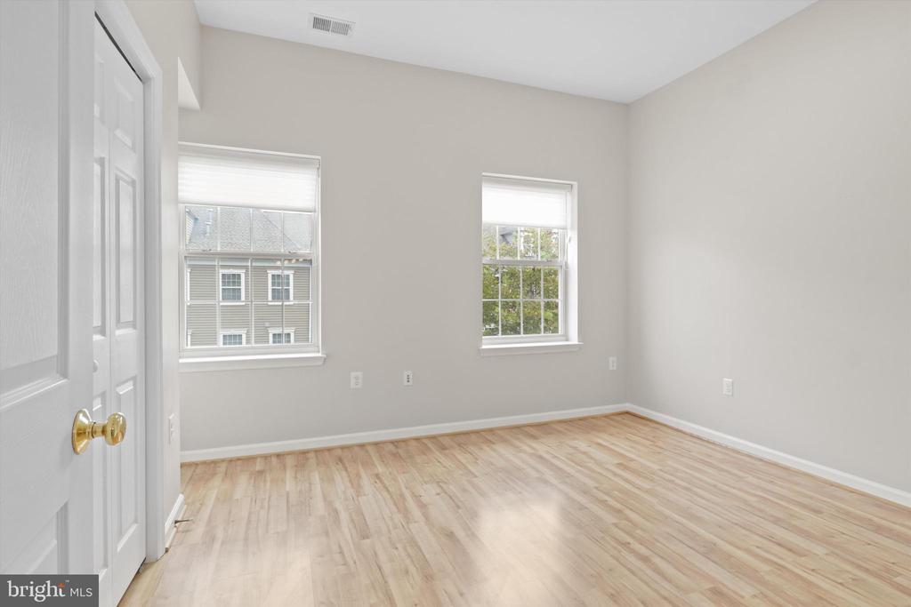 1404 ROUNDHOUSE LANE 503