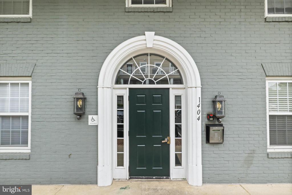 1404 ROUNDHOUSE LANE 503