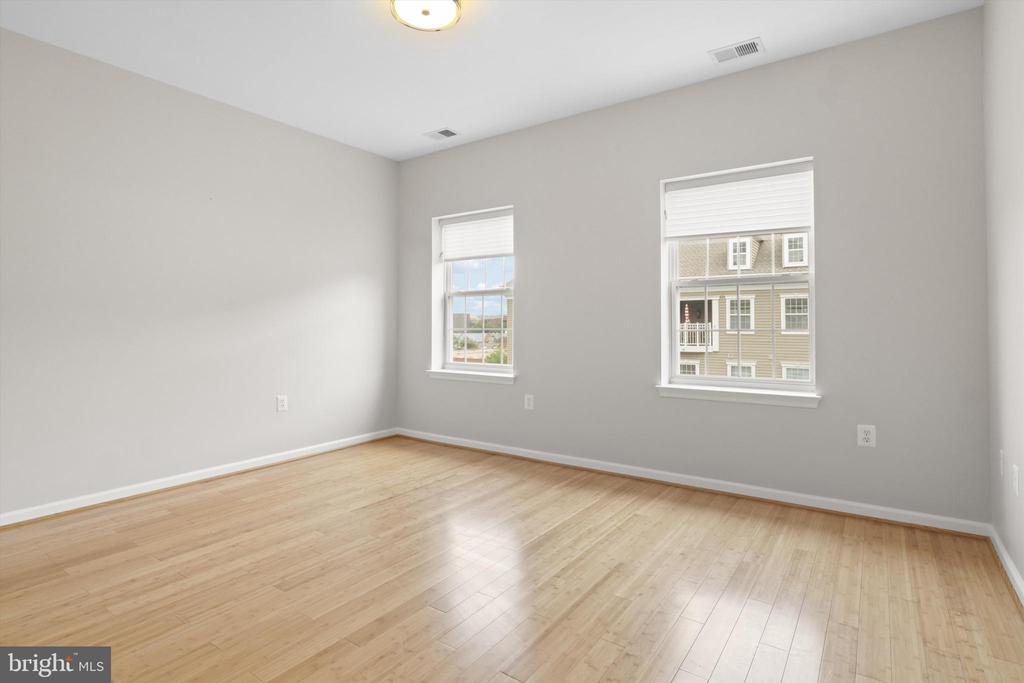 1404 ROUNDHOUSE LANE 503