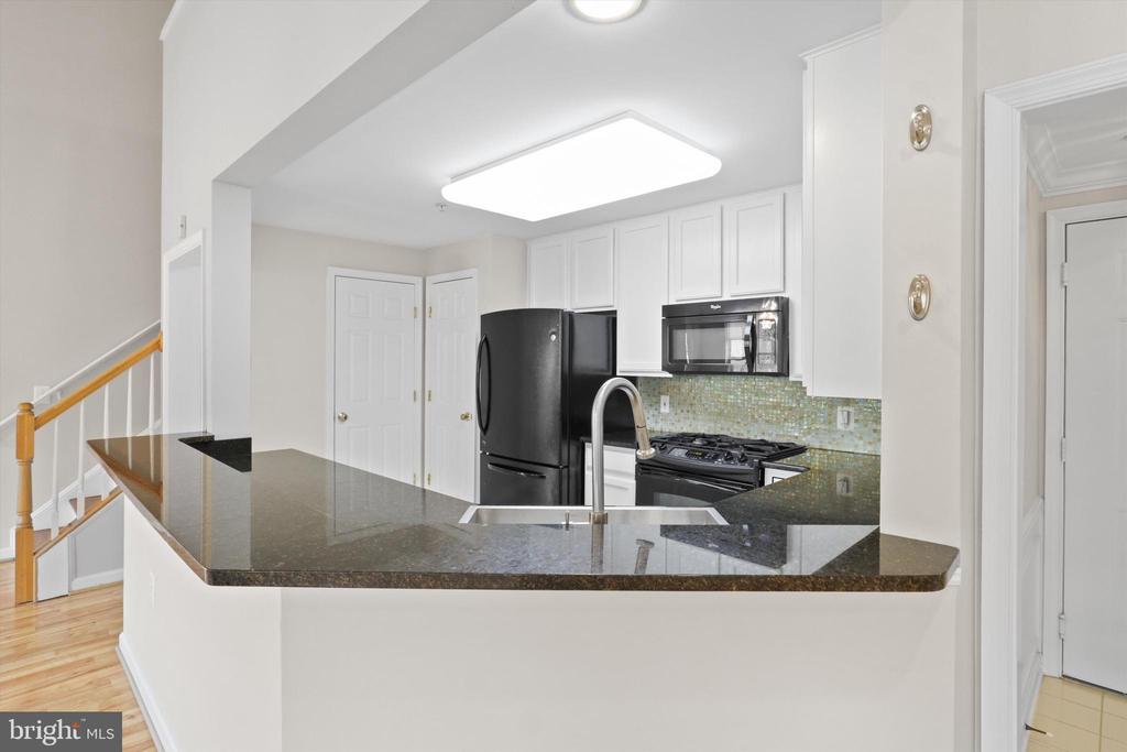 1404 ROUNDHOUSE LANE 503