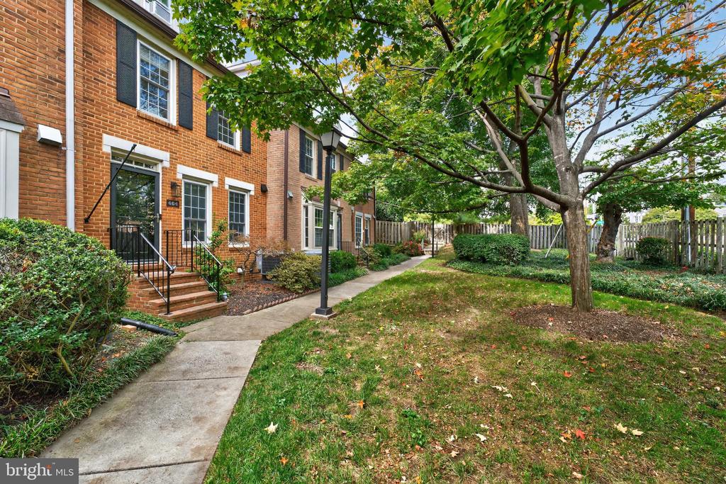 464 W GLEBE ROAD