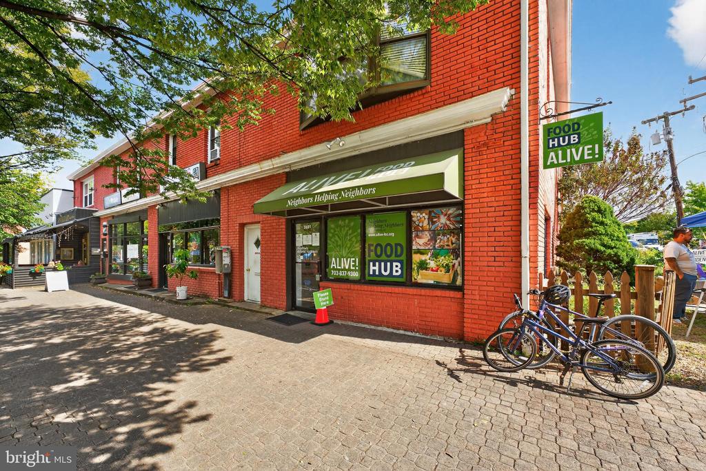 464 W GLEBE ROAD