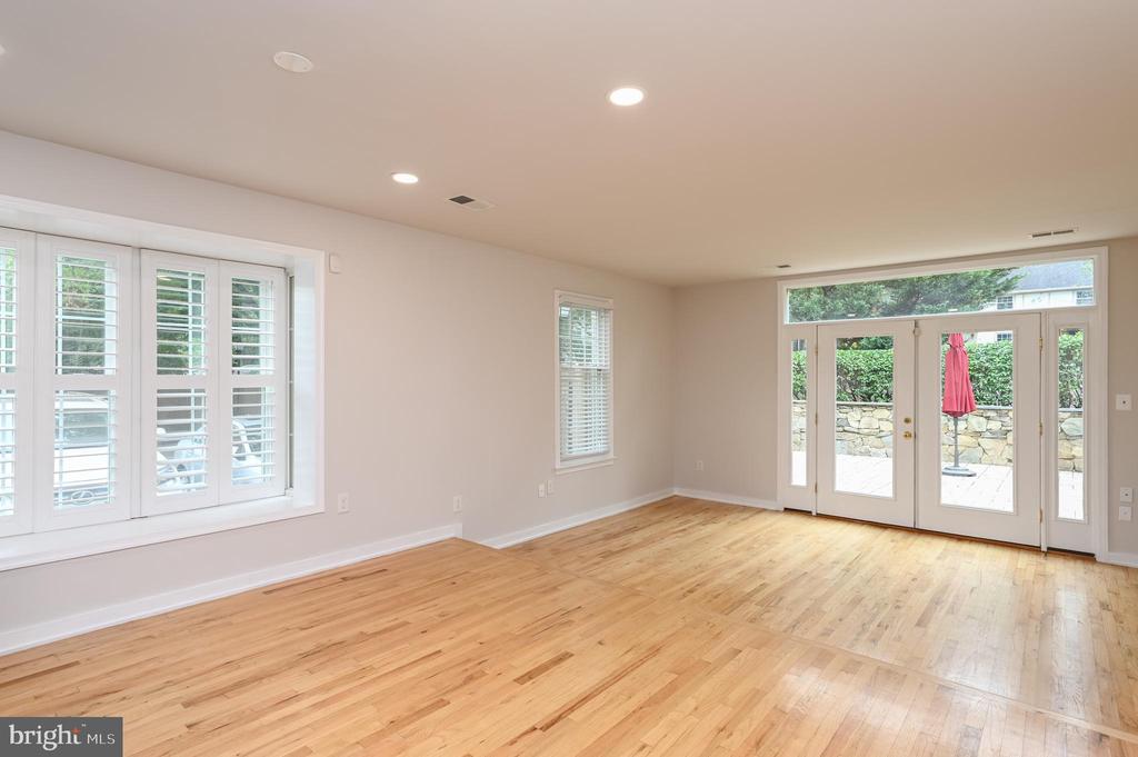 458 W GLEBE ROAD