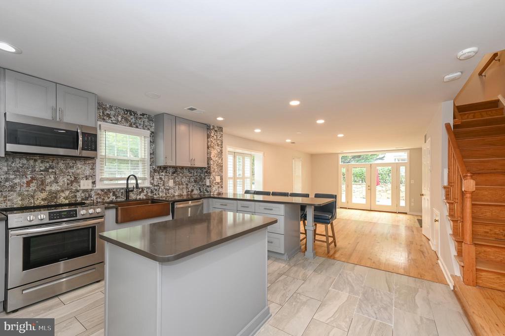 458 W GLEBE ROAD
