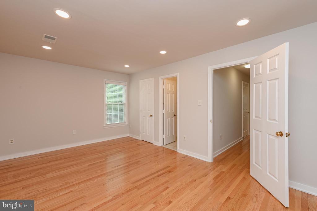458 W GLEBE ROAD