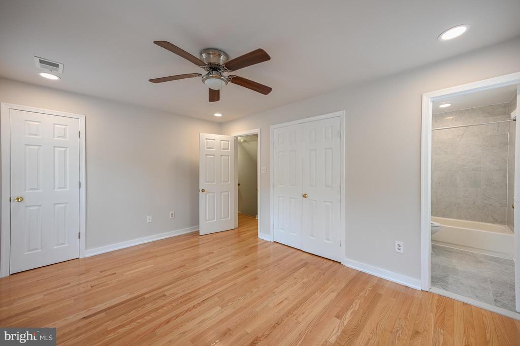 458 W GLEBE ROAD