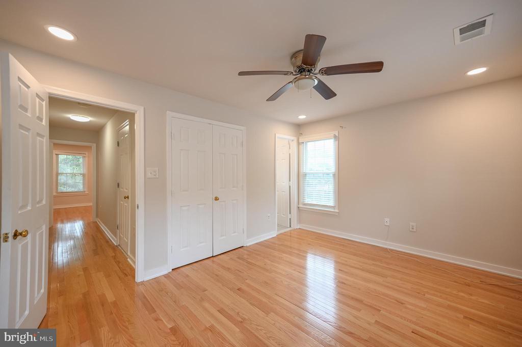 458 W GLEBE ROAD