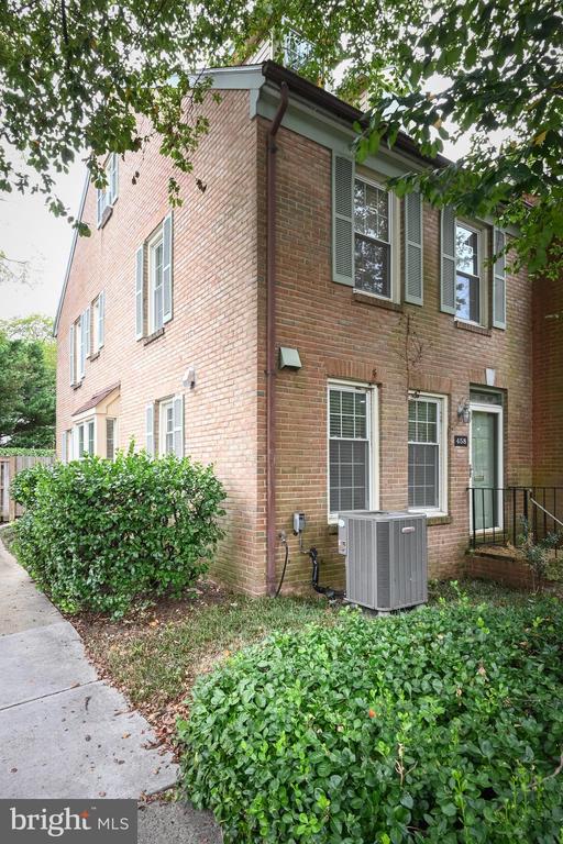 458 W GLEBE ROAD