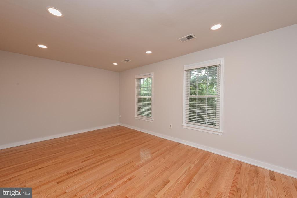 458 W GLEBE ROAD