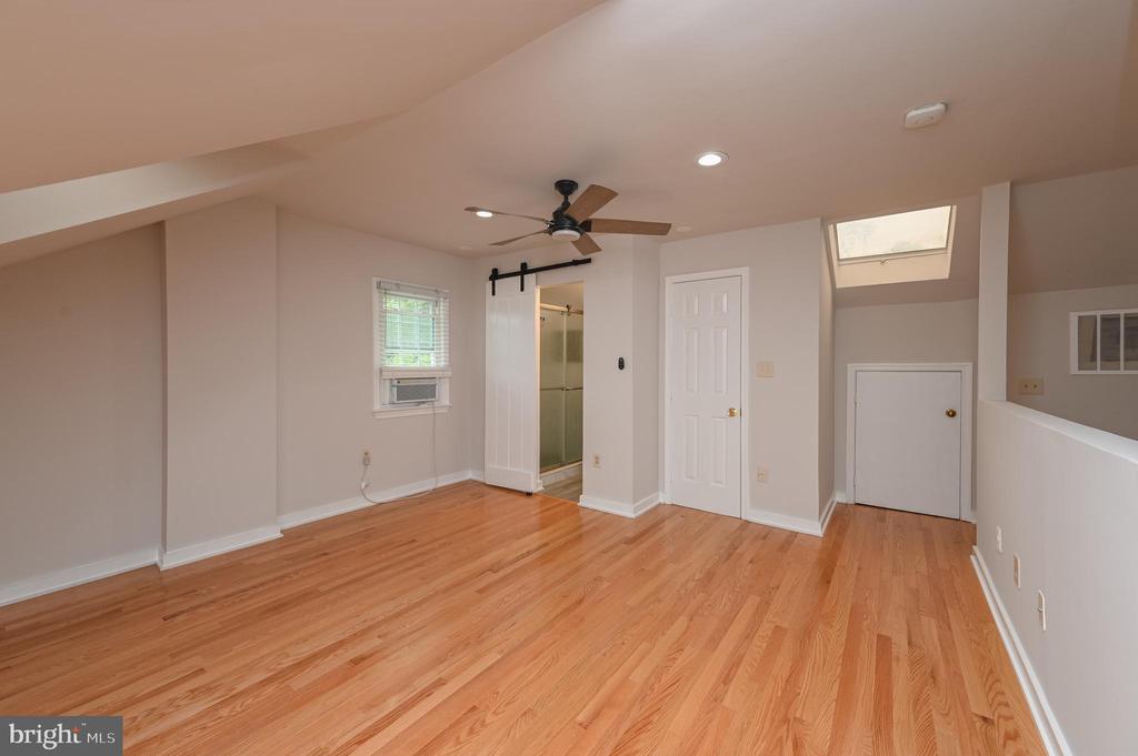 458 W GLEBE ROAD