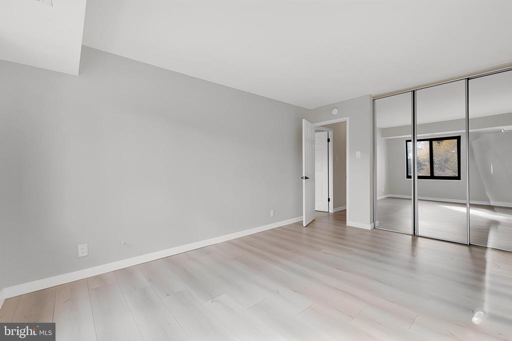 205 YOAKUM PARKWAY 209