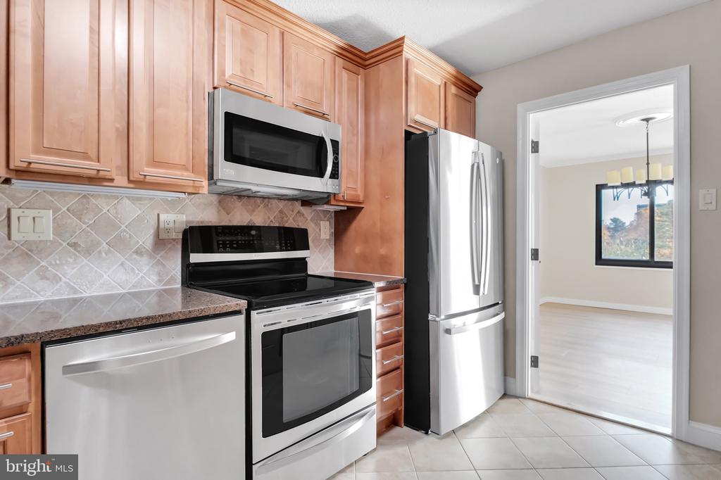 205 YOAKUM PARKWAY 209