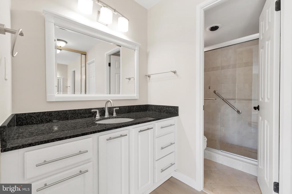 205 YOAKUM PARKWAY 209