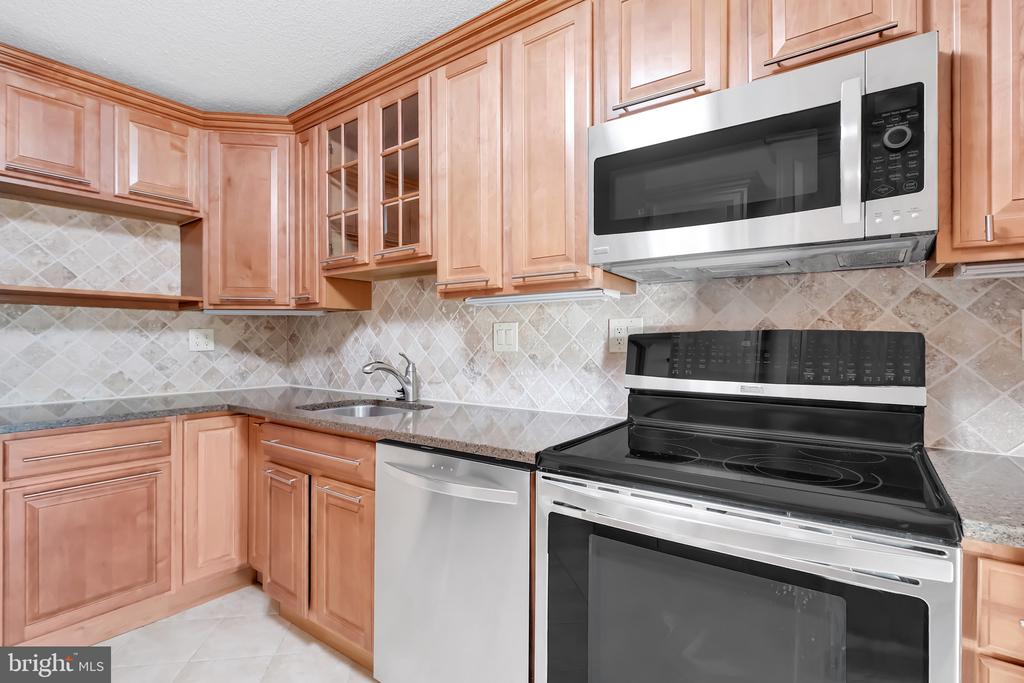 205 YOAKUM PARKWAY 209