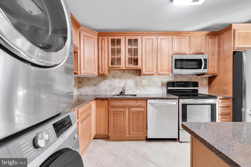 205 YOAKUM PARKWAY 209
