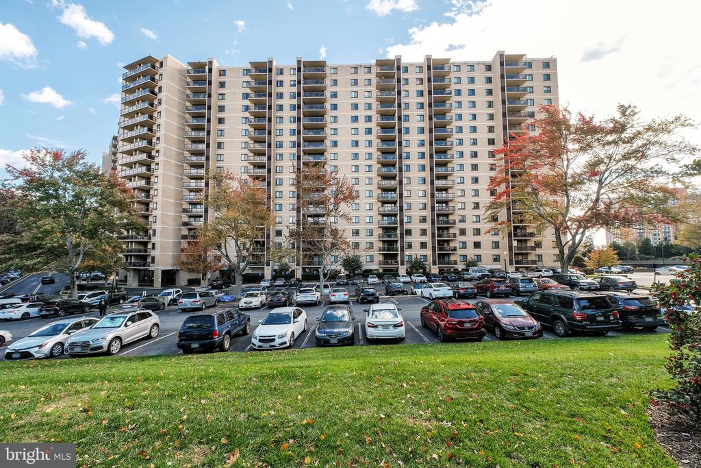 205 YOAKUM PARKWAY 209