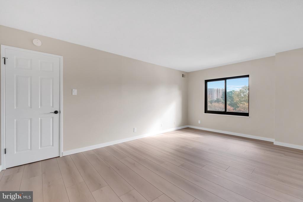 205 YOAKUM PARKWAY 209
