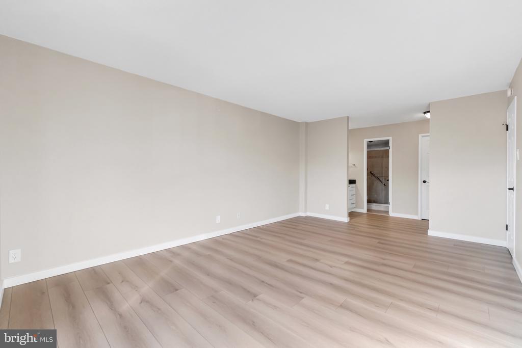 205 YOAKUM PARKWAY 209