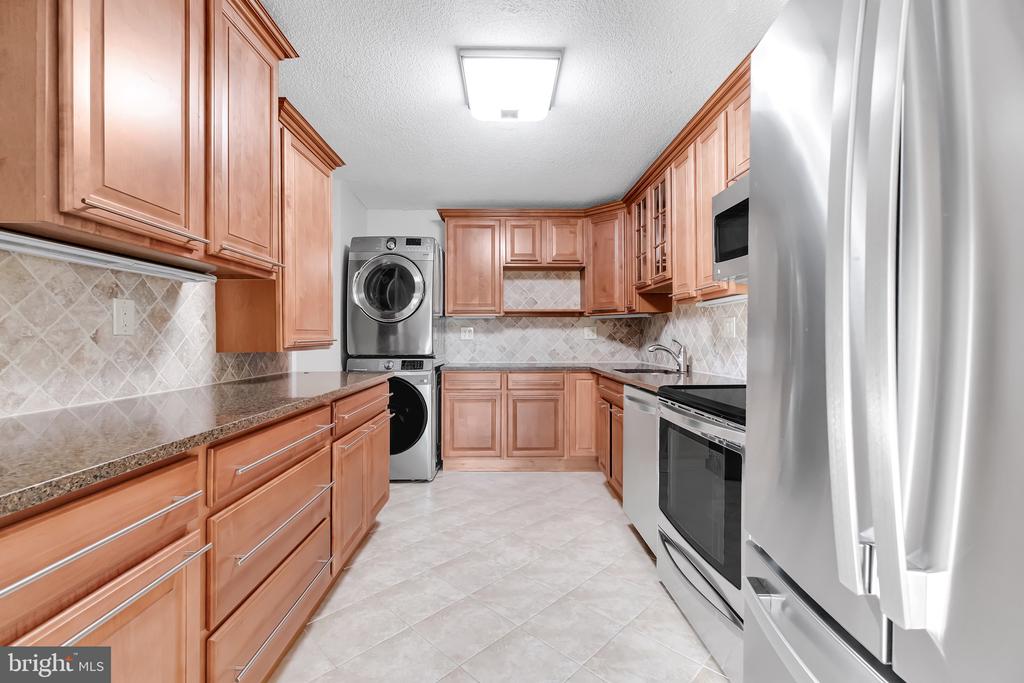 205 YOAKUM PARKWAY 209