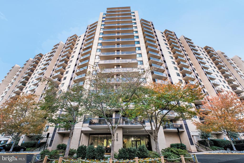 205 YOAKUM PARKWAY 209