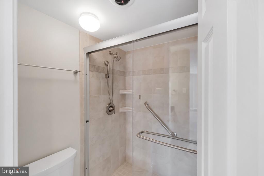 205 YOAKUM PARKWAY 209
