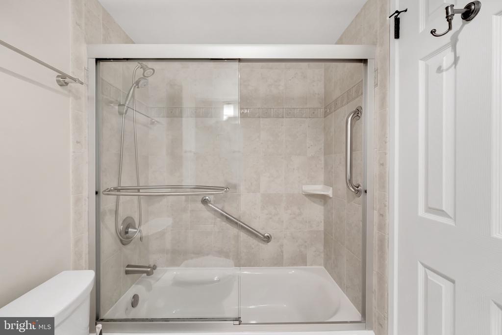 205 YOAKUM PARKWAY 209