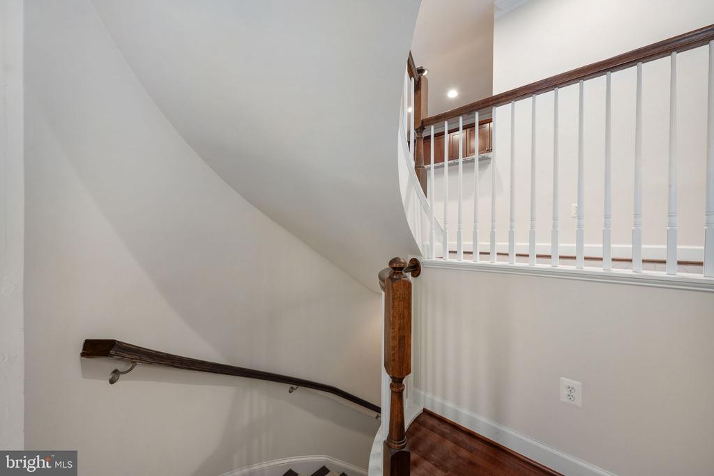 500 TRIADELPHIA WAY