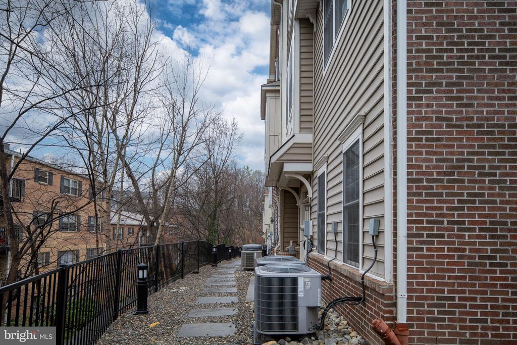 500 TRIADELPHIA WAY