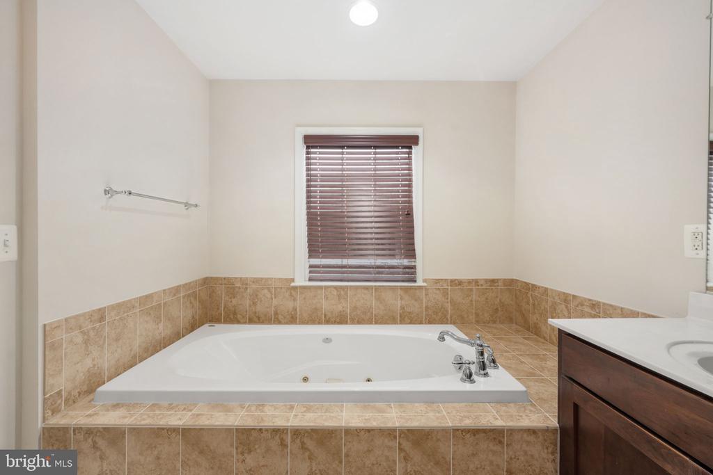 500 TRIADELPHIA WAY