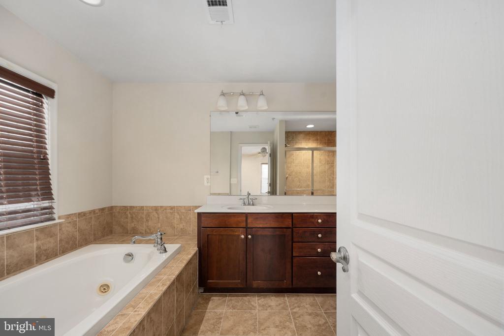 500 TRIADELPHIA WAY